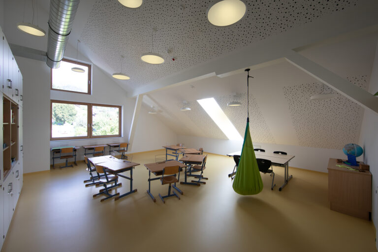 Innenansicht eines Dachausbaues für einen Kinderhort