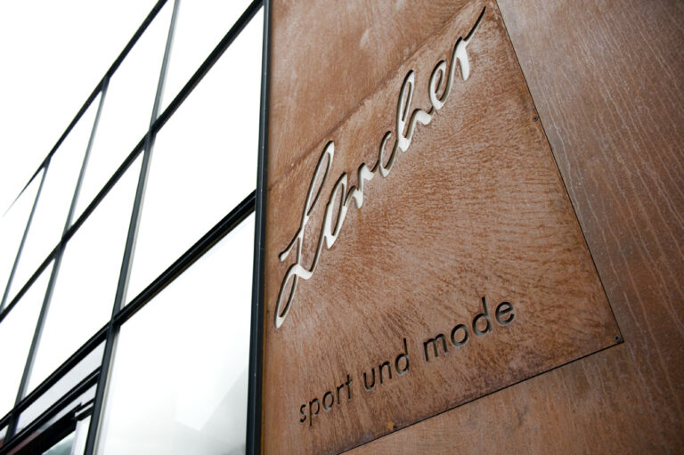 Fassadendetail Edelrost - Glasfassade